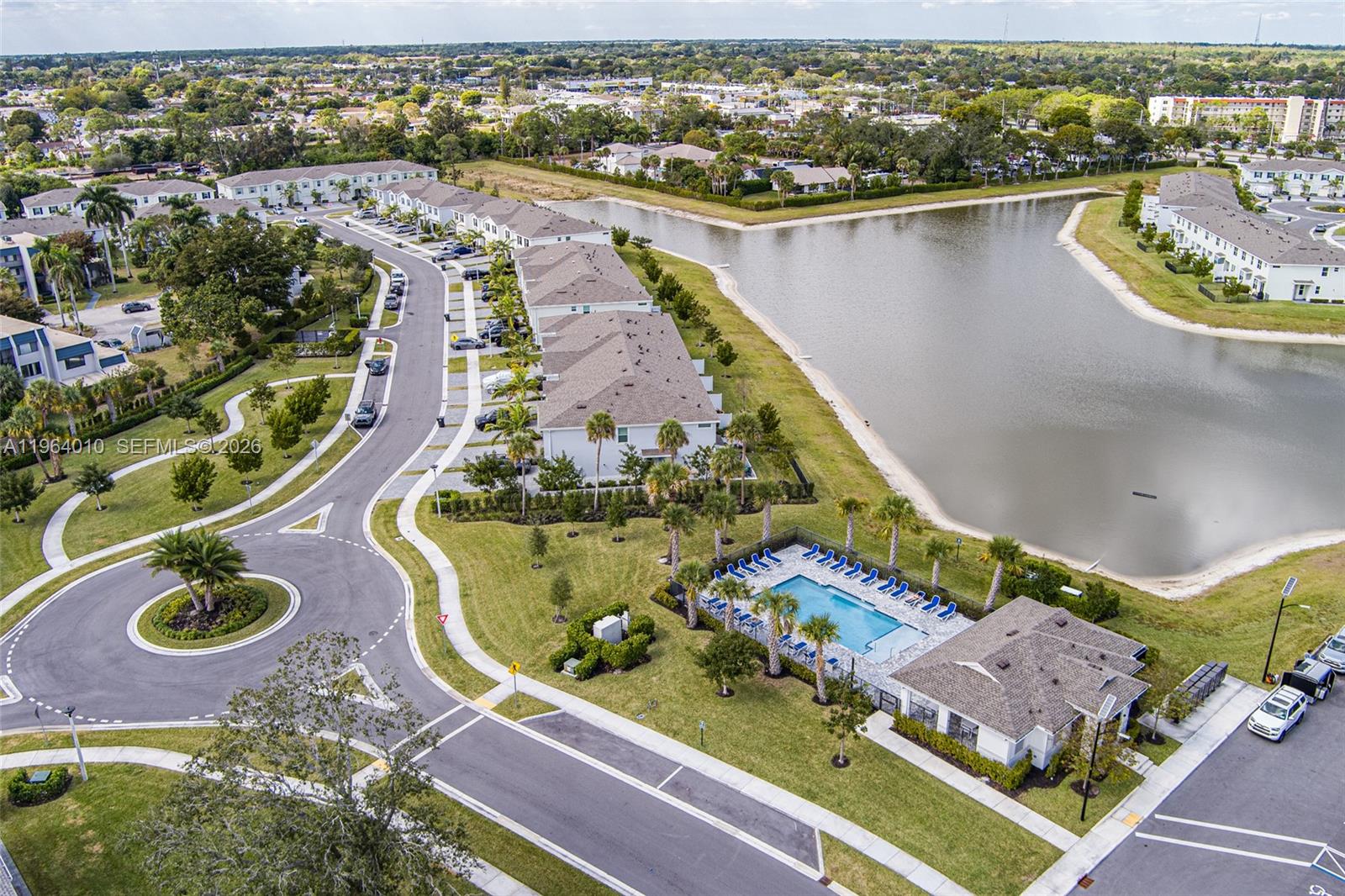 LAKESHORE AT THE FOUNTAINS - Residential