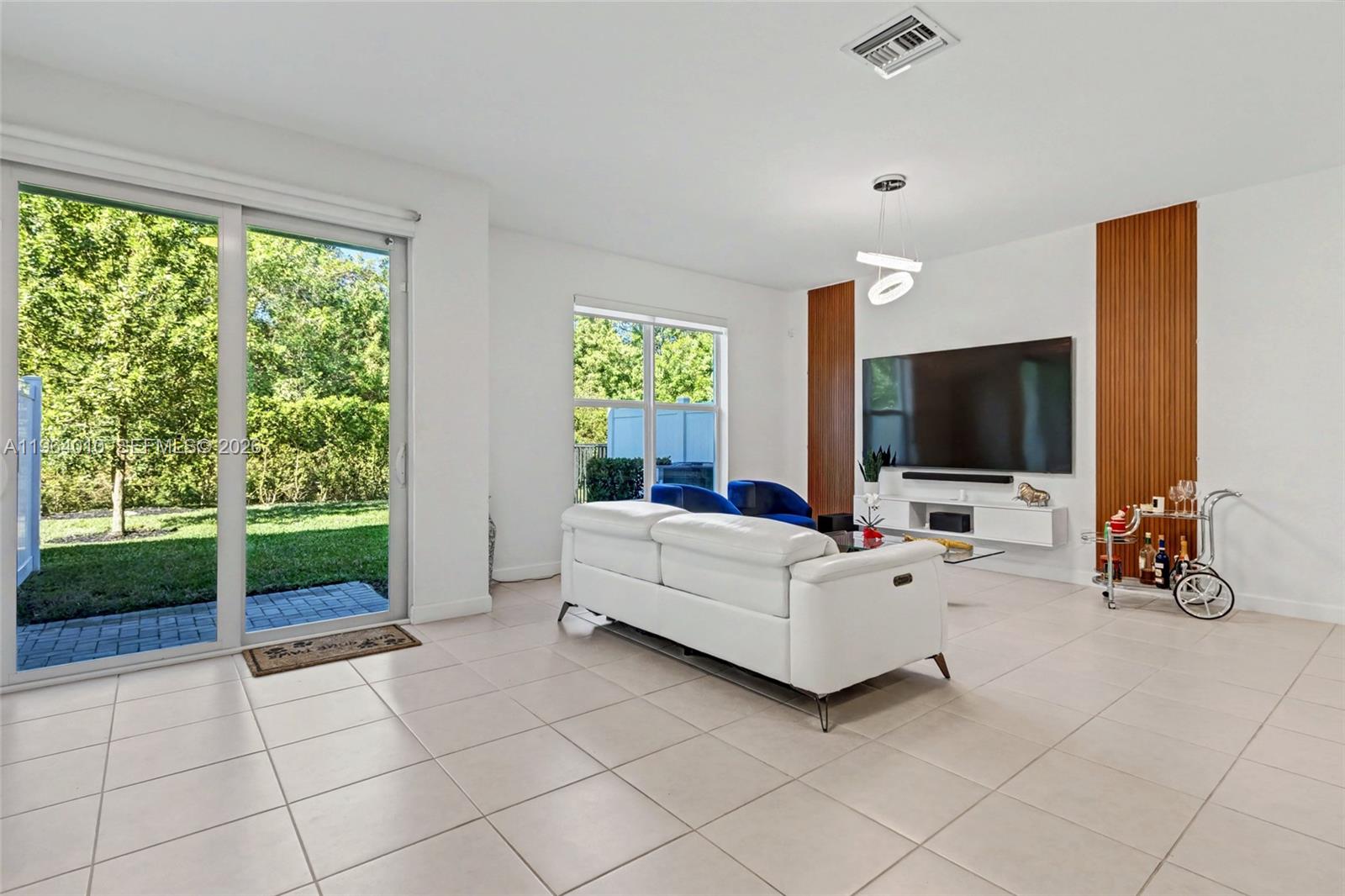 4303 Hammock Grove Dr