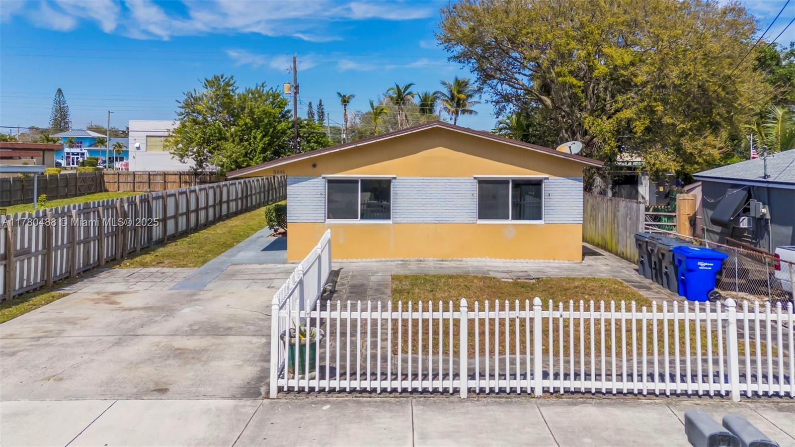 Rental Property at 5841 Lincoln St 1, Hollywood, Broward County, Florida - Bedrooms: 2 
Bathrooms: 1  - $2,200 MO.