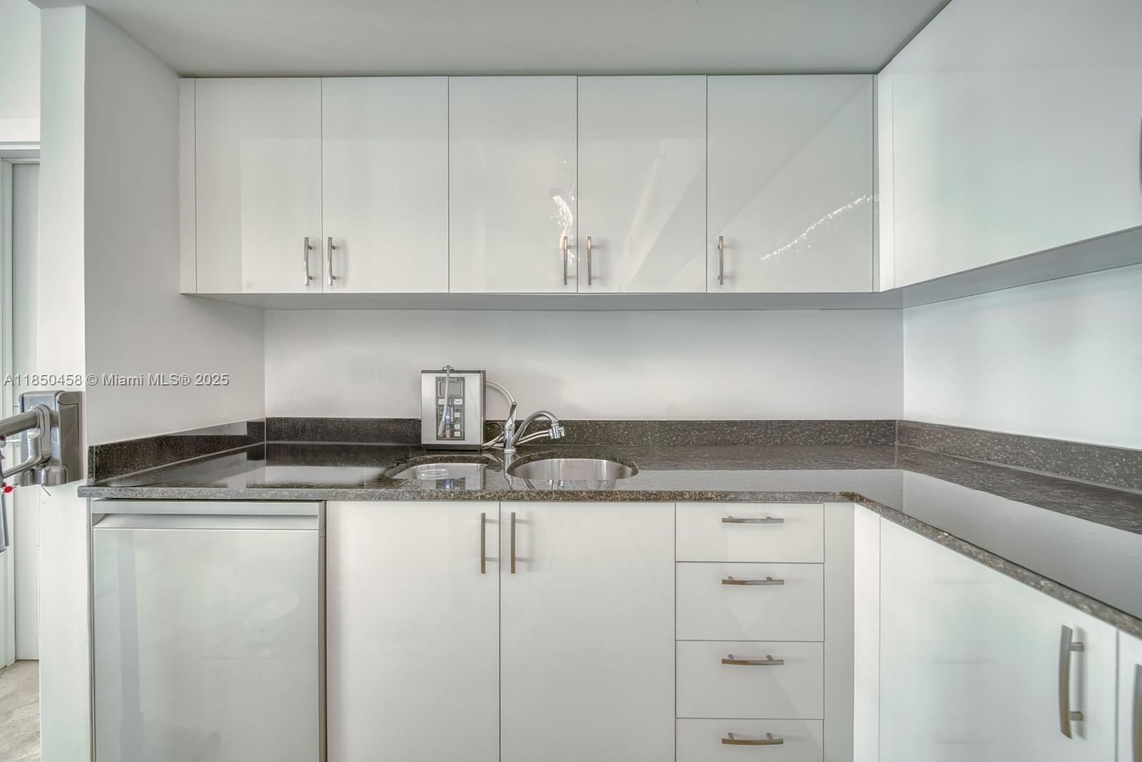 3131 NE 188th St 2-1103