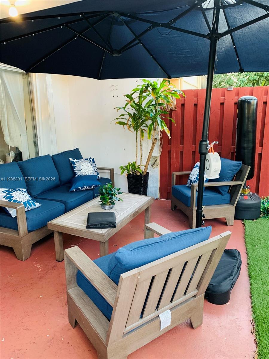 BRENTWOOD TOWNHOUSE 2 - Residential