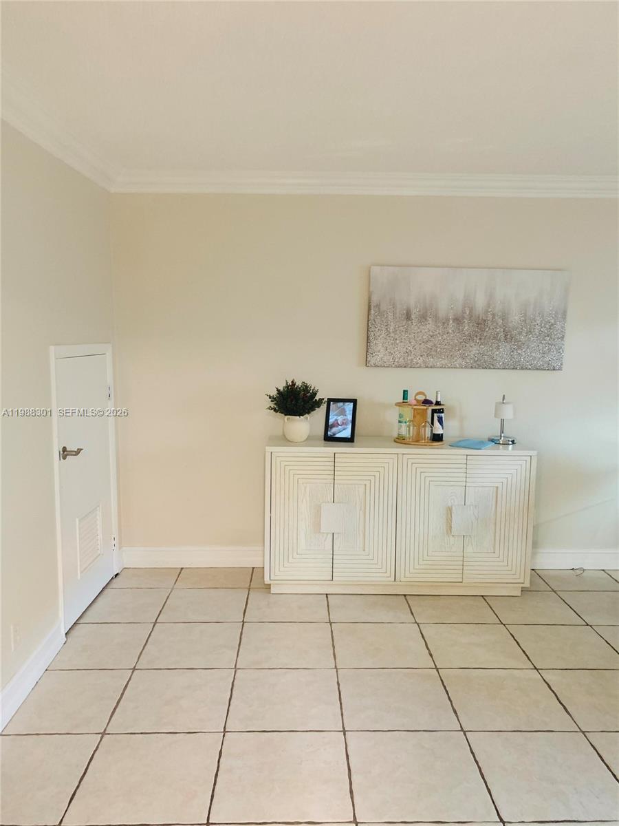 BRENTWOOD TOWNHOUSE 2 - Residential