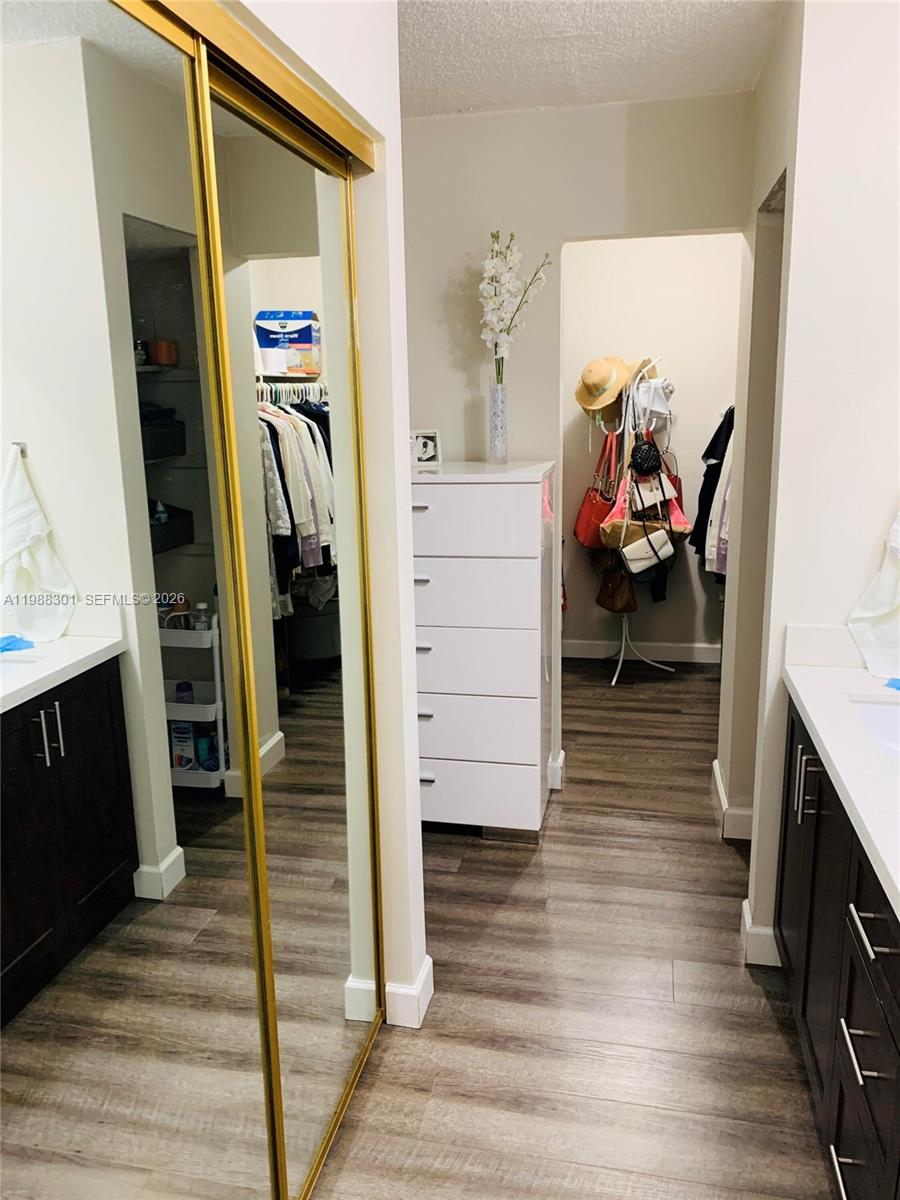 BRENTWOOD TOWNHOUSE 2 - Residential