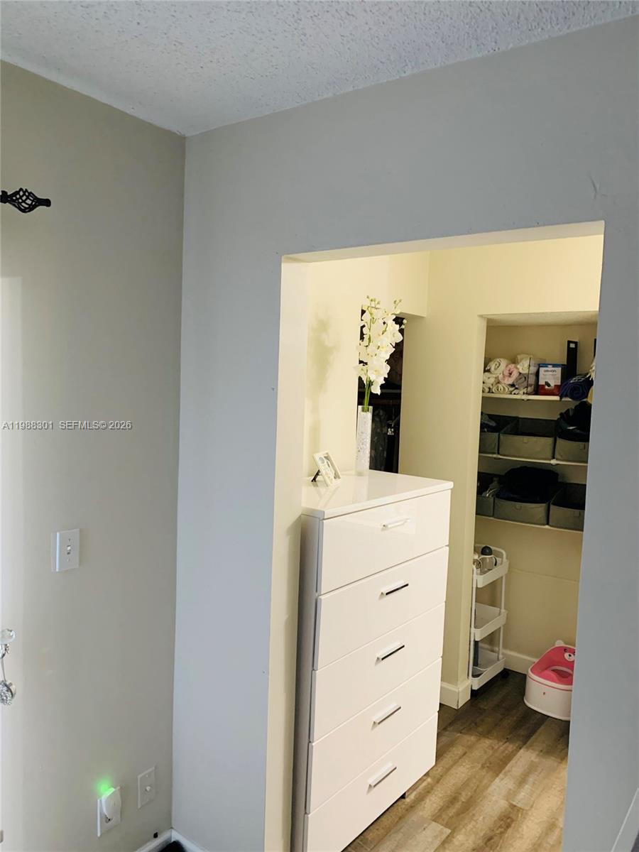 BRENTWOOD TOWNHOUSE 2 - Residential