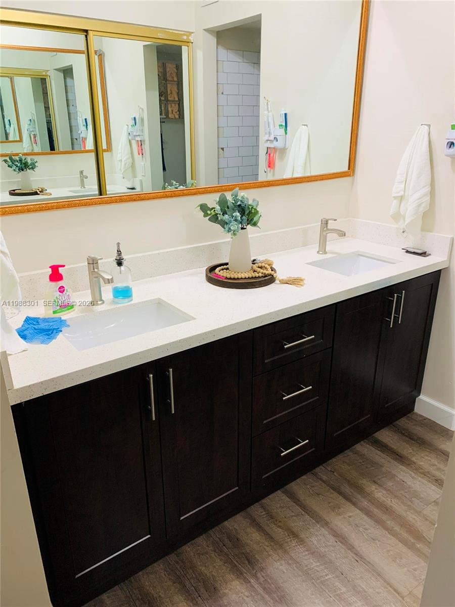 BRENTWOOD TOWNHOUSE 2 - Residential