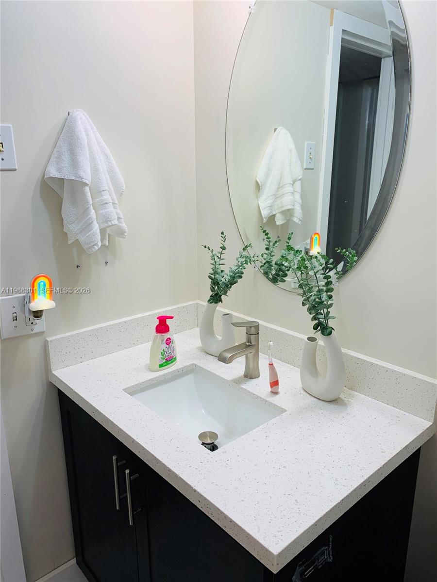 BRENTWOOD TOWNHOUSE 2 - Residential