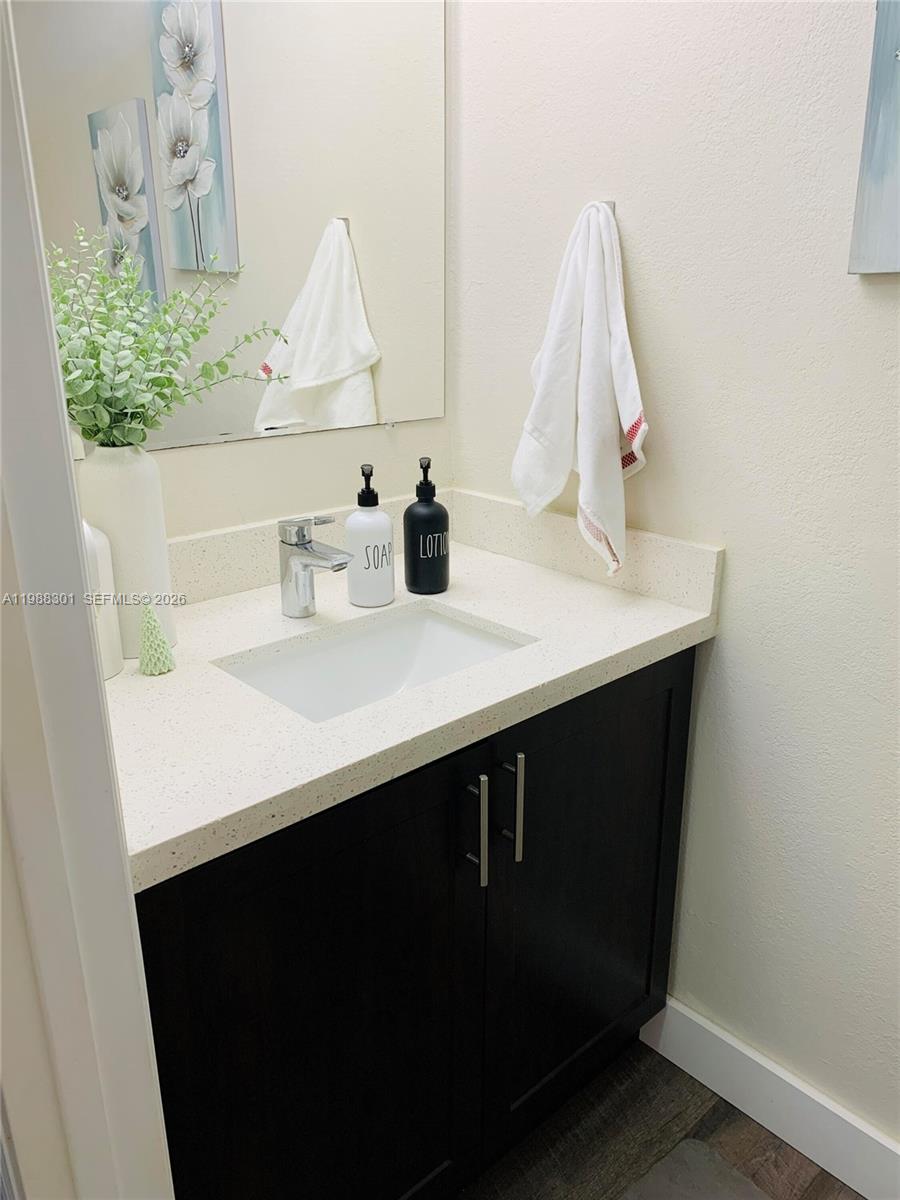 BRENTWOOD TOWNHOUSE 2 - Residential