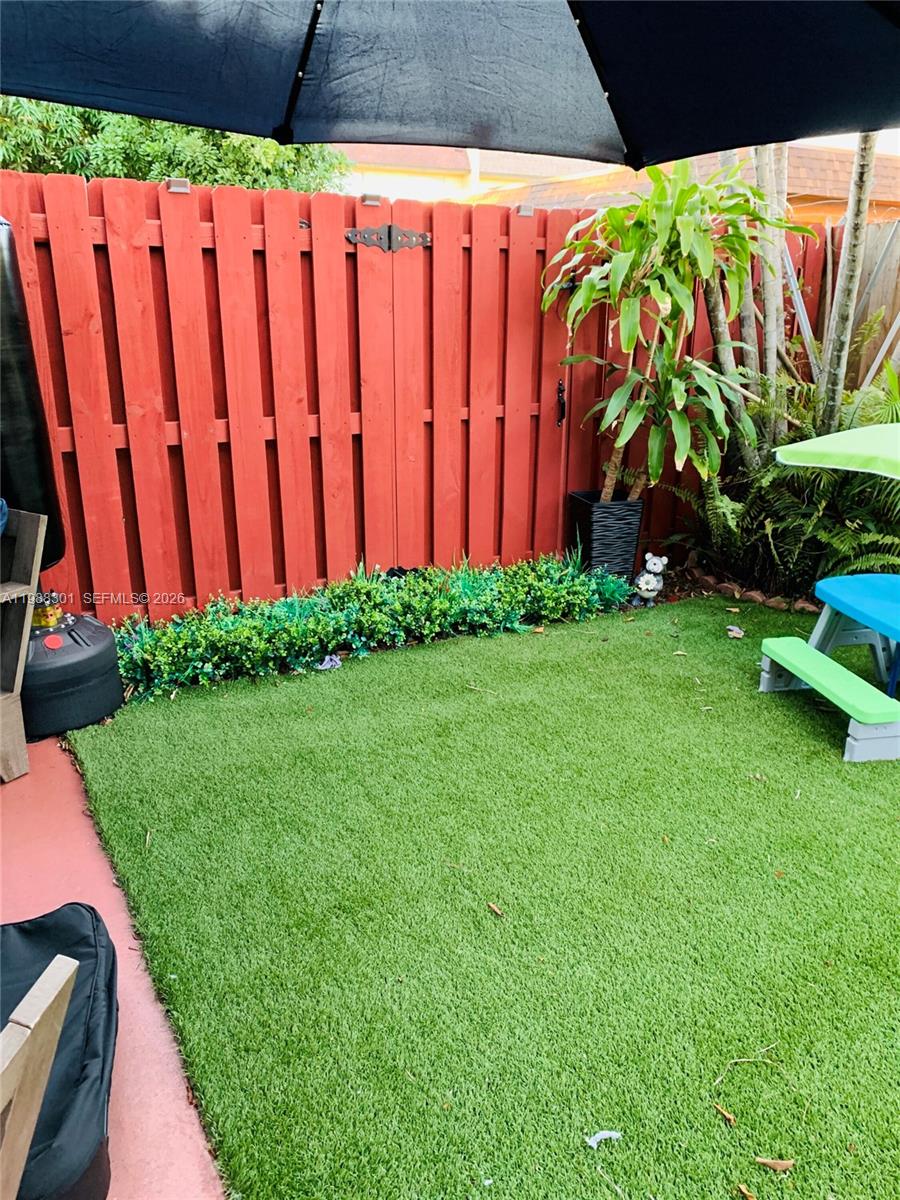 BRENTWOOD TOWNHOUSE 2 - Residential