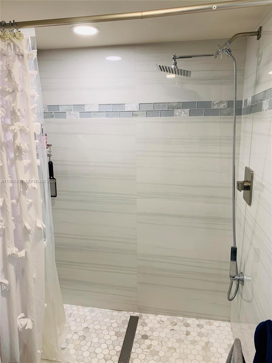 BRENTWOOD TOWNHOUSE 2 - Residential