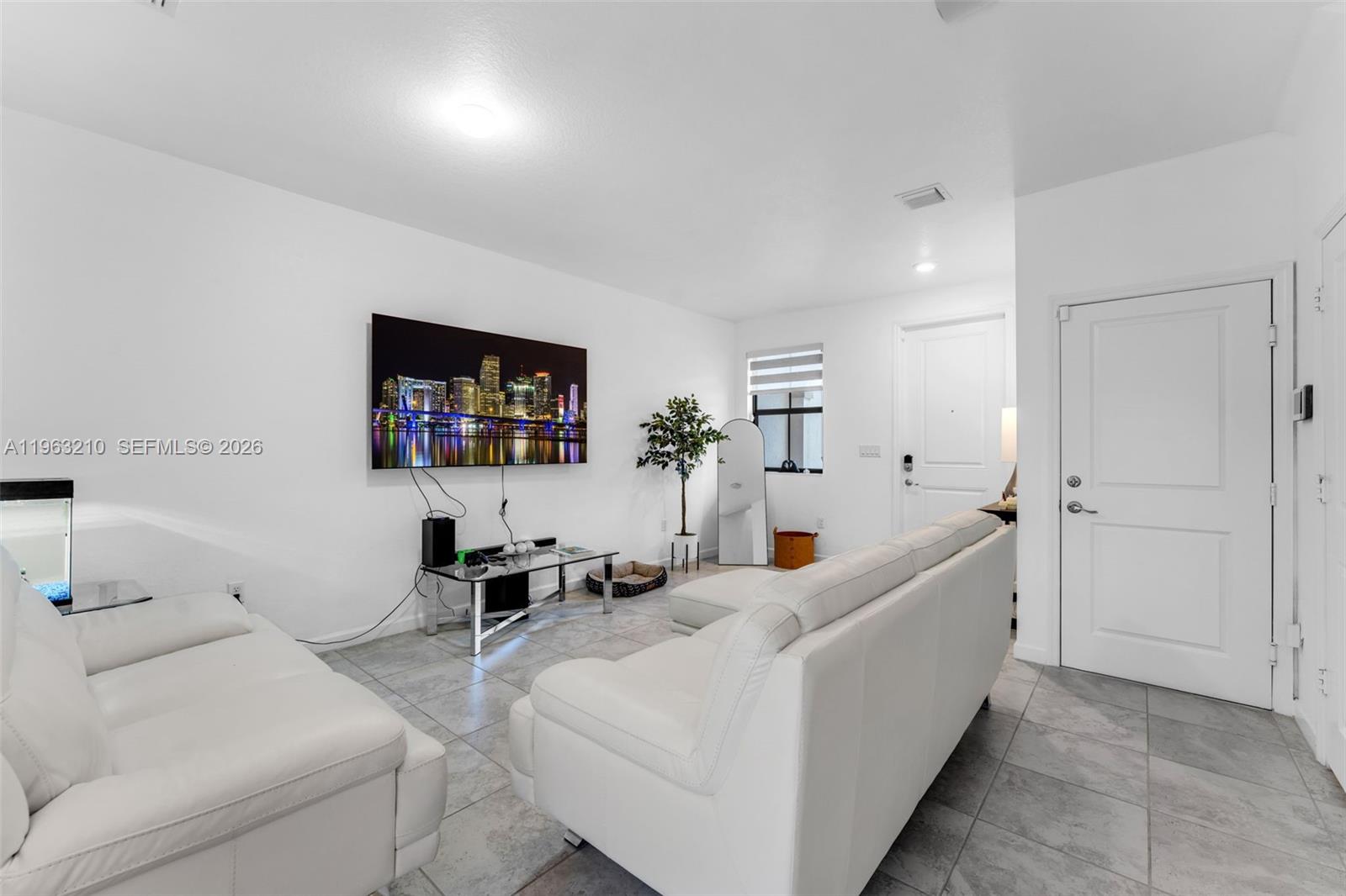 COCO PALM VILLAS - Residential Lease