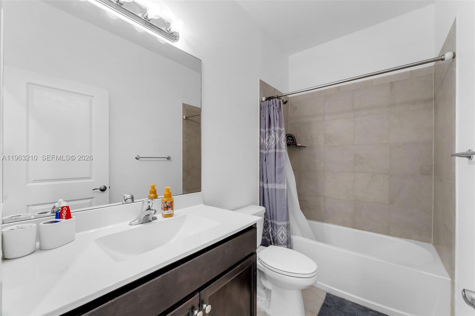 COCO PALM VILLAS - Residential Lease