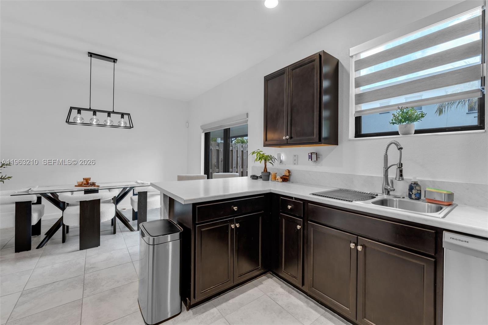 COCO PALM VILLAS - Residential Lease