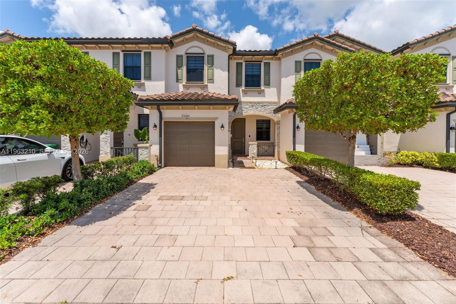 COCO PALM VILLAS - Residential Lease