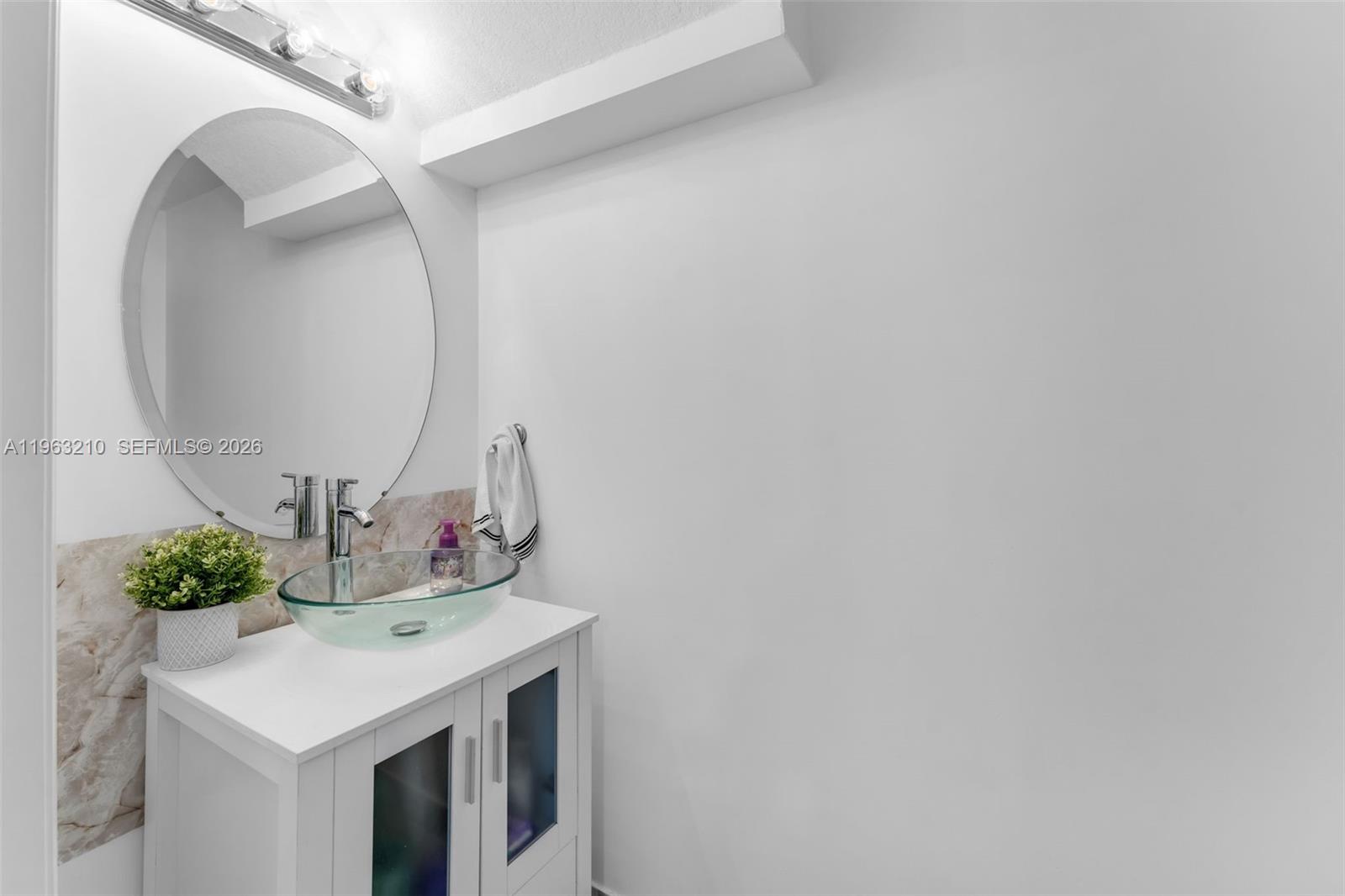 COCO PALM VILLAS - Residential Lease