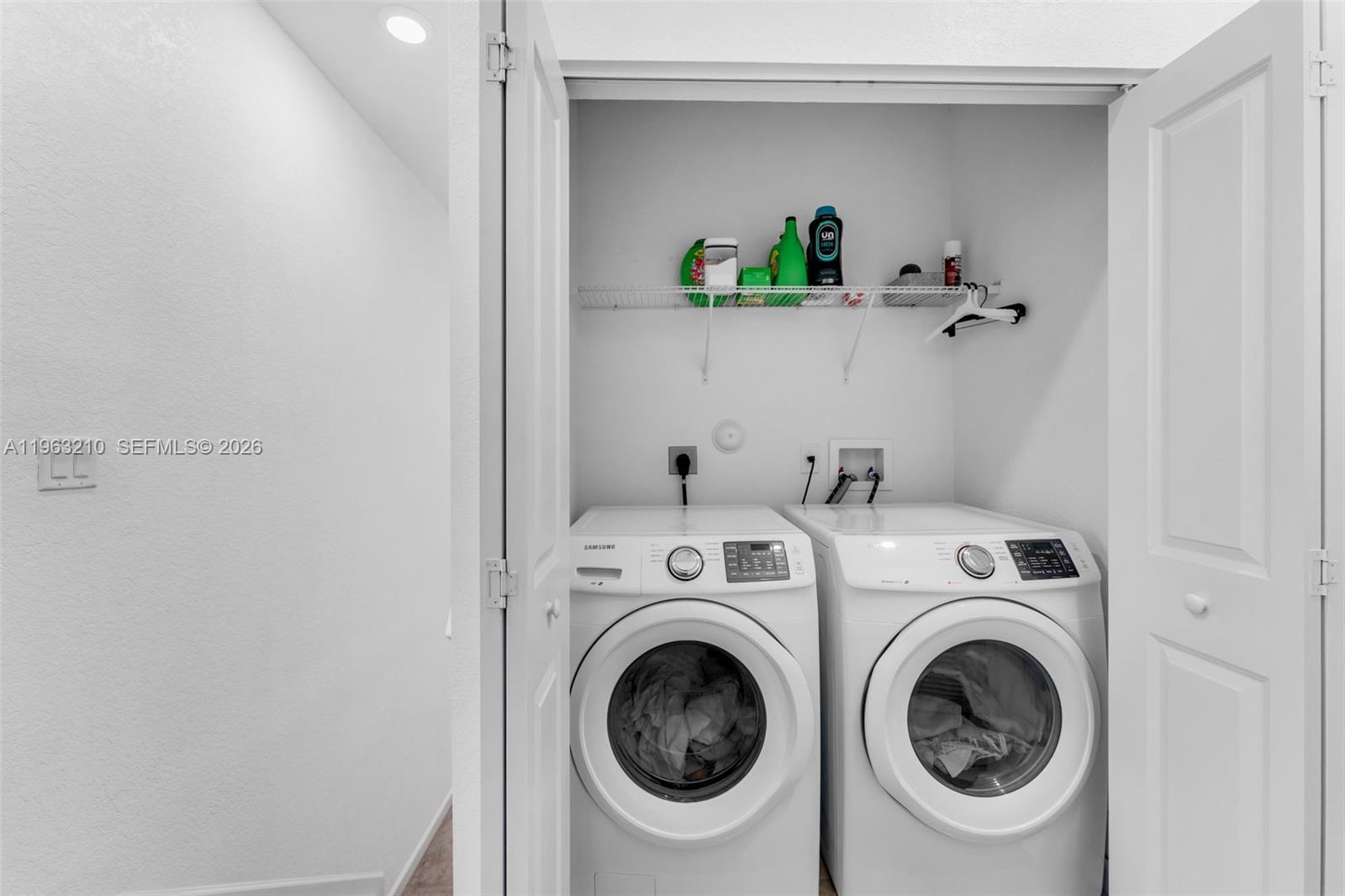 COCO PALM VILLAS - Residential Lease