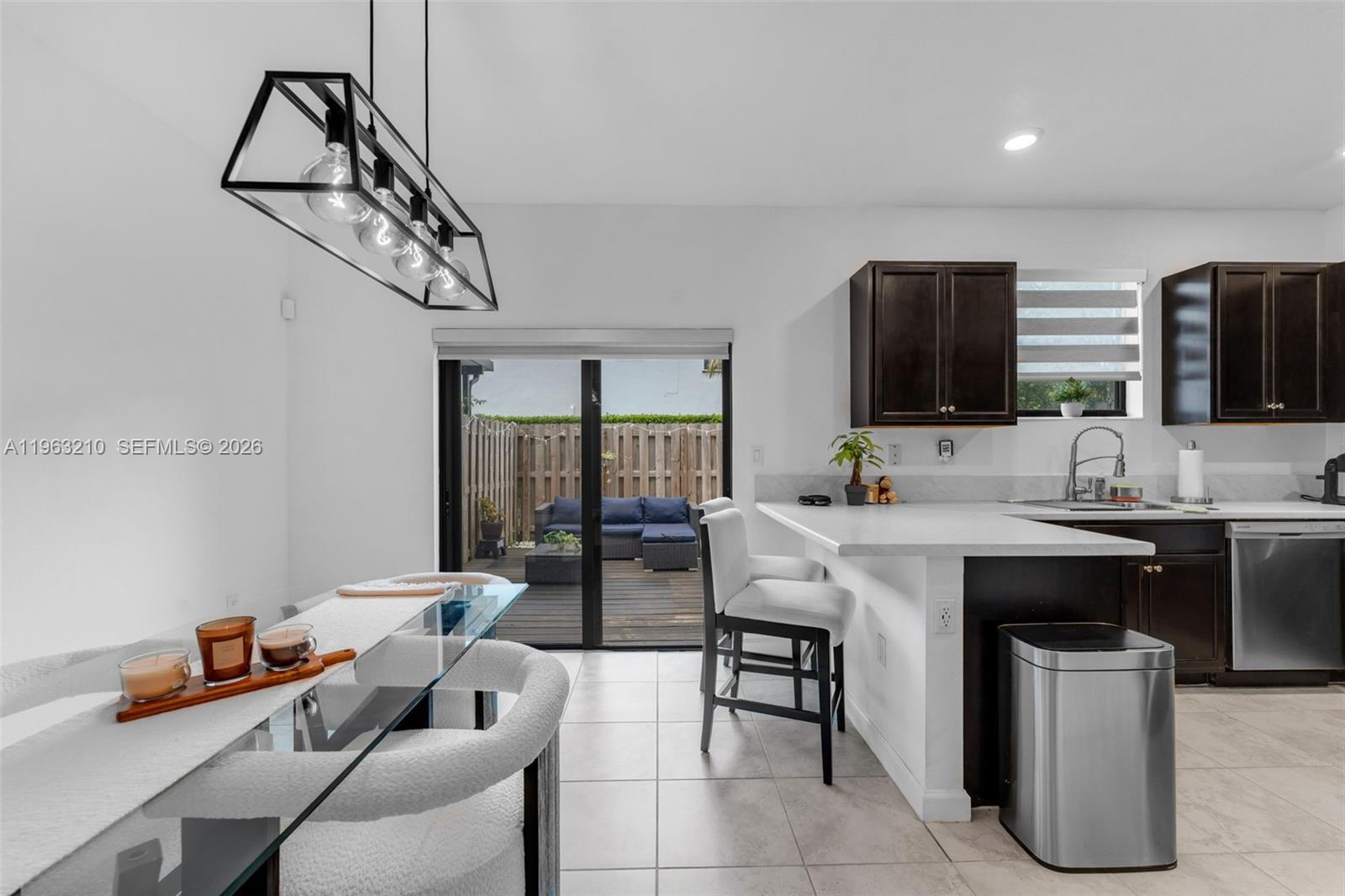 COCO PALM VILLAS - Residential Lease