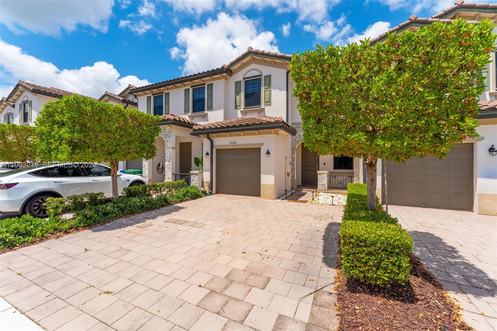 COCO PALM VILLAS - Residential Lease