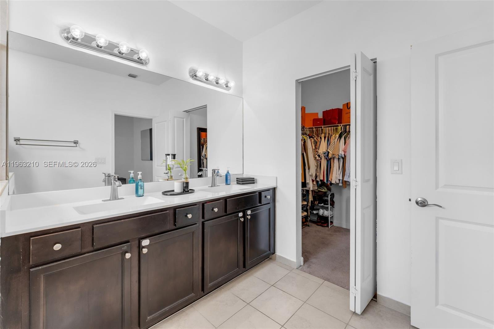 COCO PALM VILLAS - Residential Lease