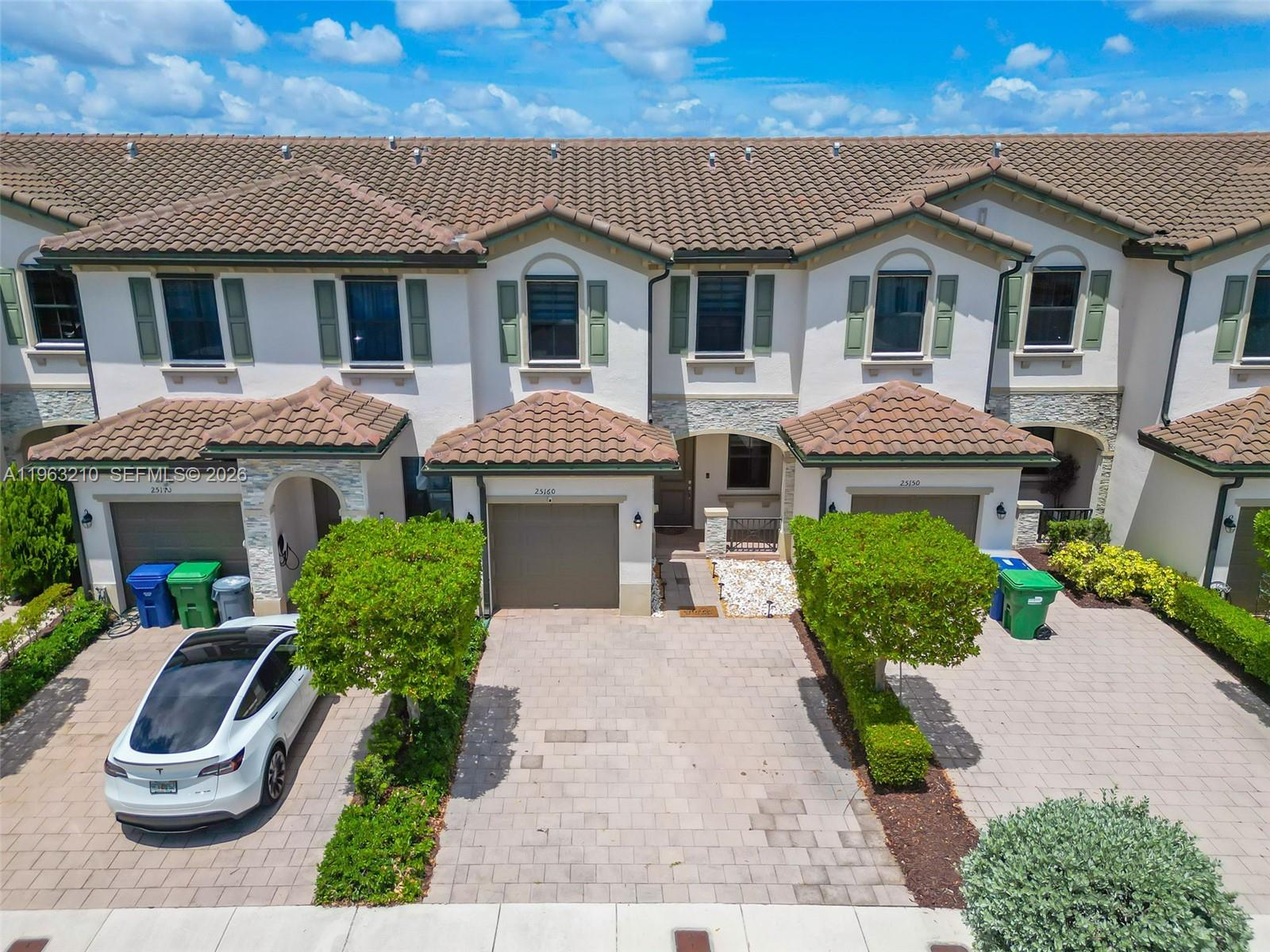 COCO PALM VILLAS - Residential Lease