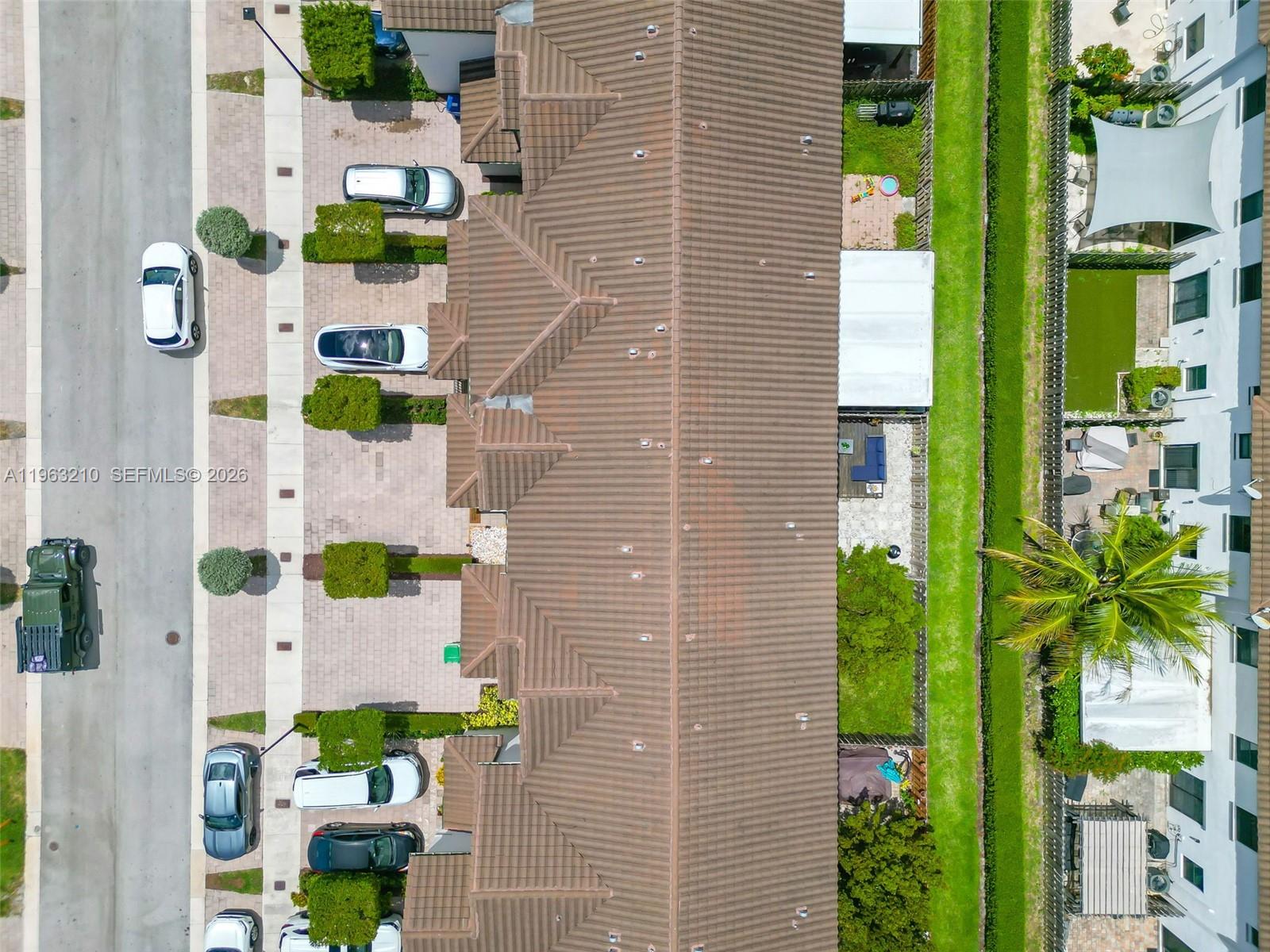 COCO PALM VILLAS - Residential Lease