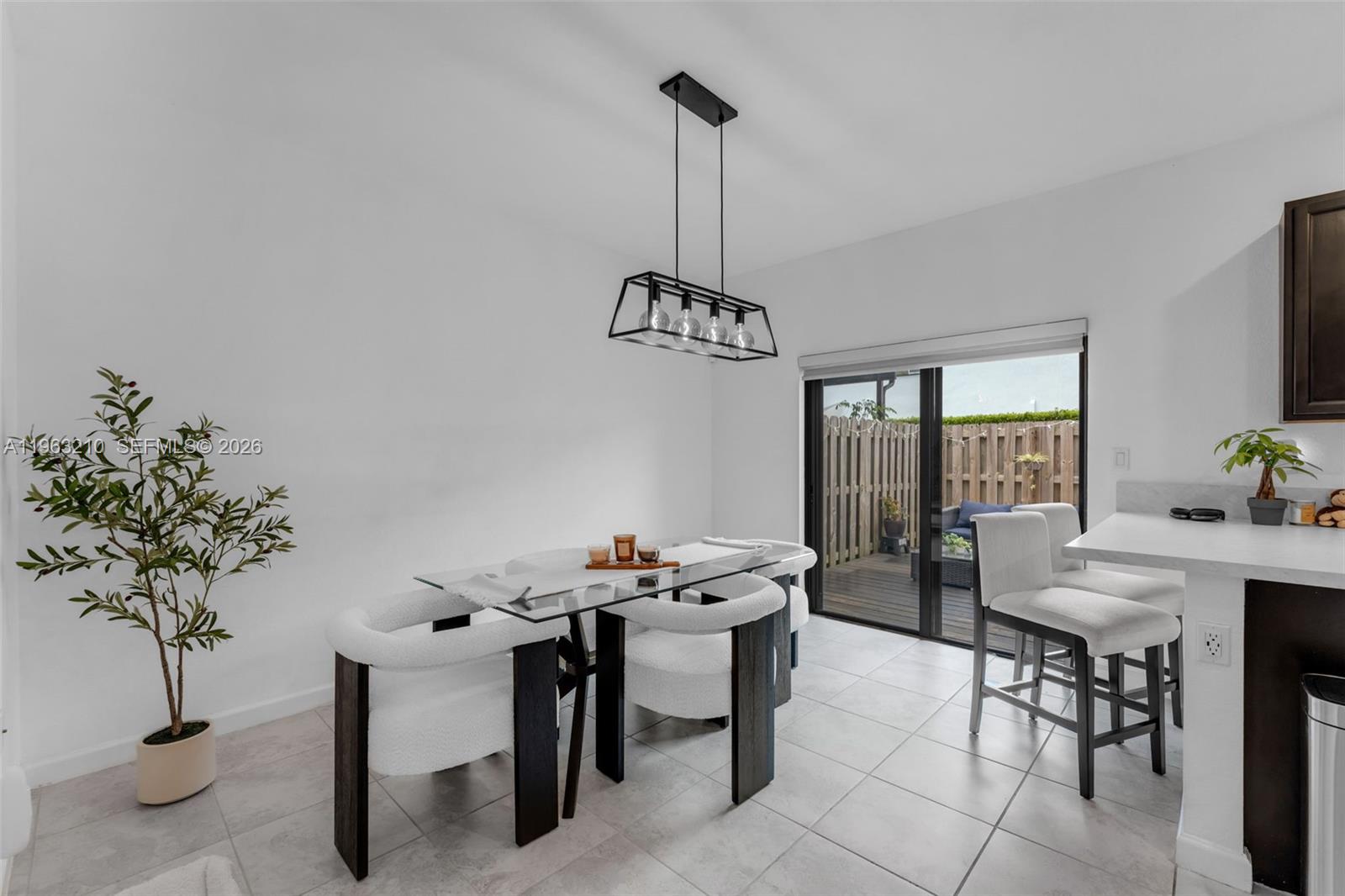 COCO PALM VILLAS - Residential Lease