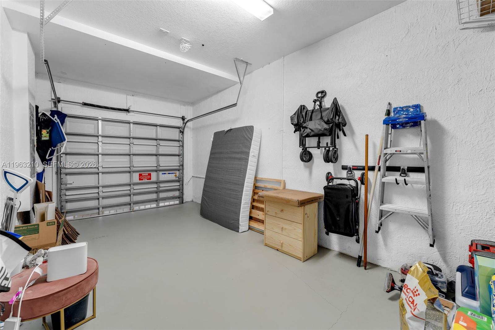 COCO PALM VILLAS - Residential Lease