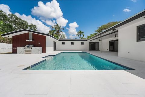 Single Family Residence in Palmetto Bay FL 8201 151st St St.jpg