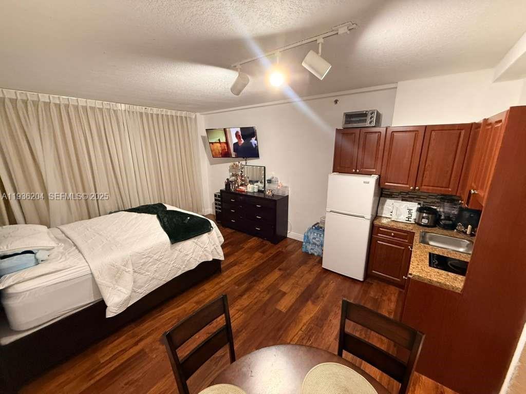 6345 Collins Ave 627