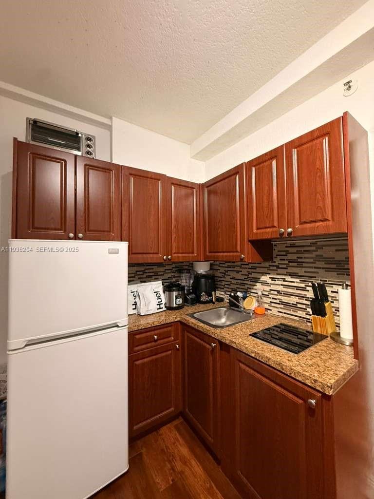 6345 Collins Ave 627