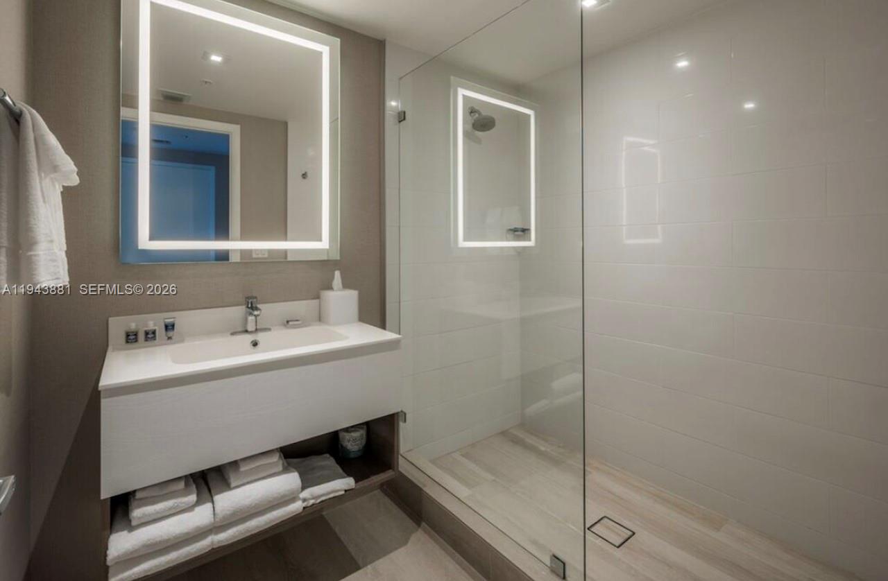 BAY HARBOUR ISLAND - Residential