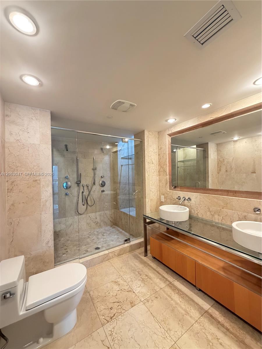 6000 Collins Ave 313