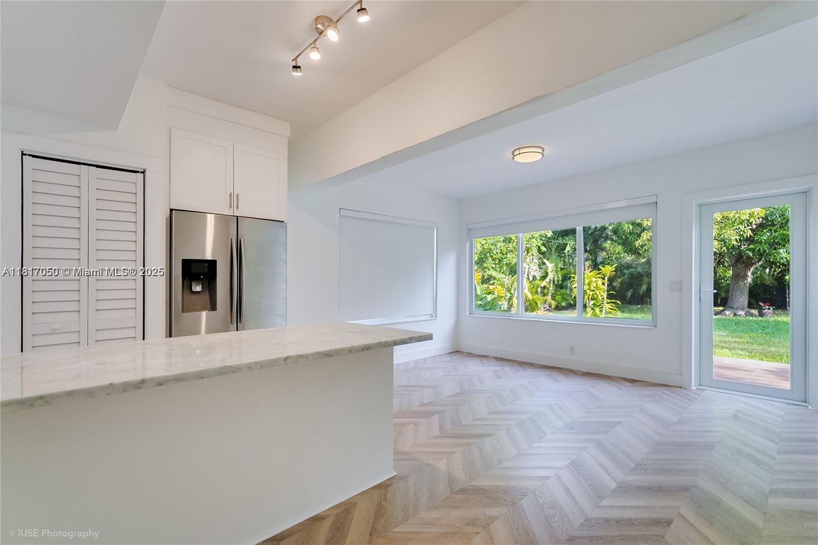 1615 Bay 1