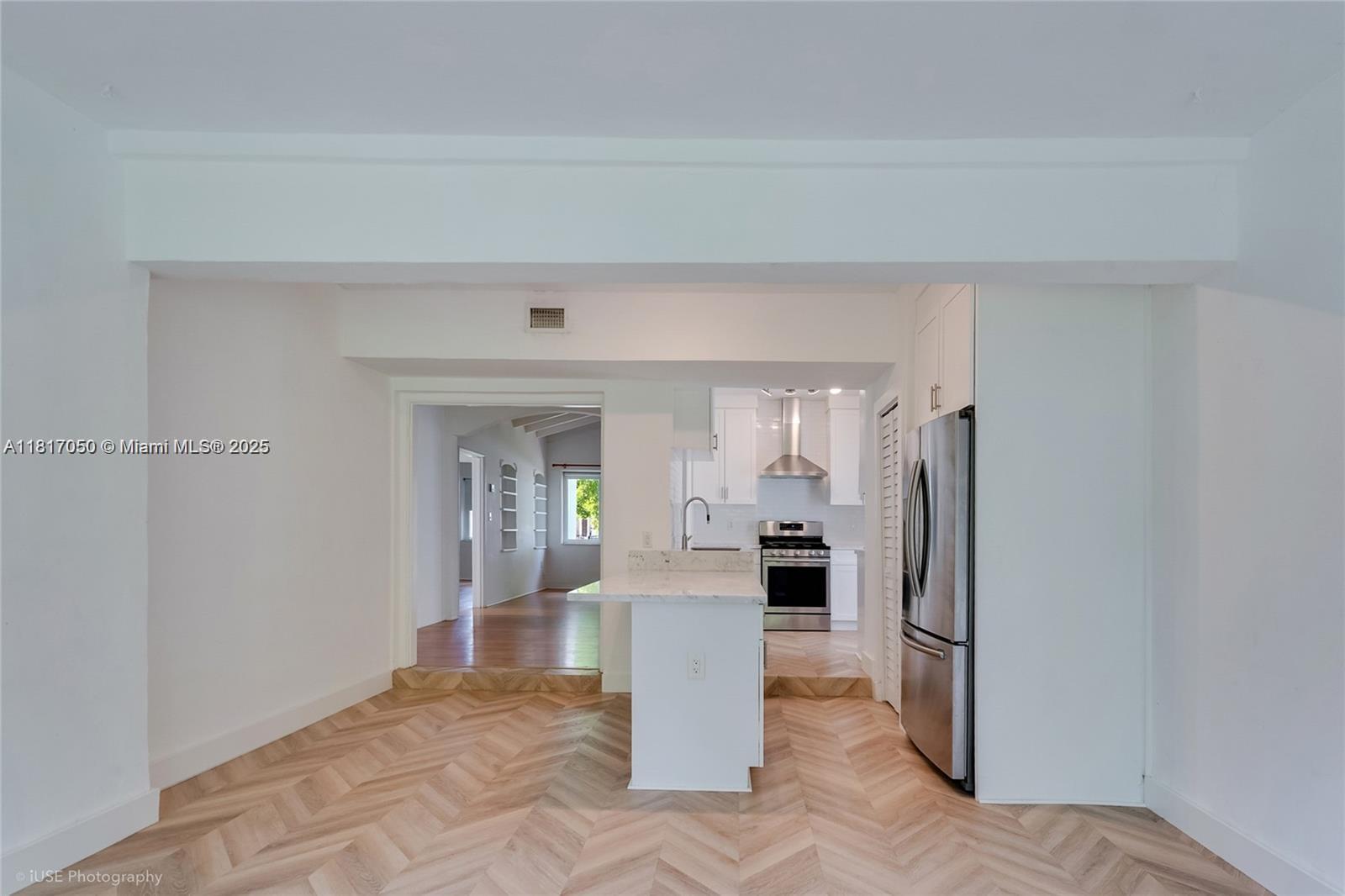 1615 Bay 1