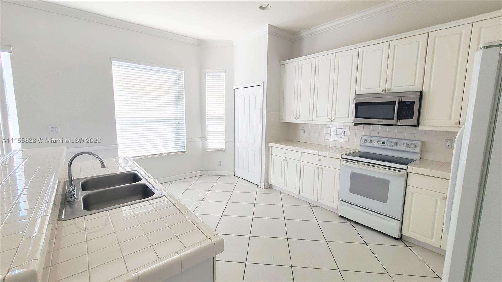 CRESTVIEW LAKES - Residential Lease
