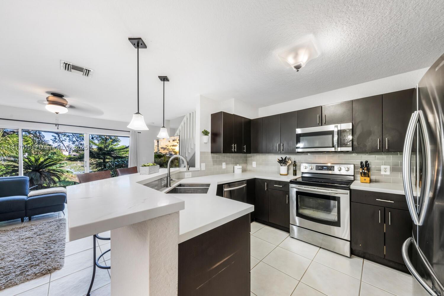 CORAL SPRINGS VILLAGE GRE - Residential