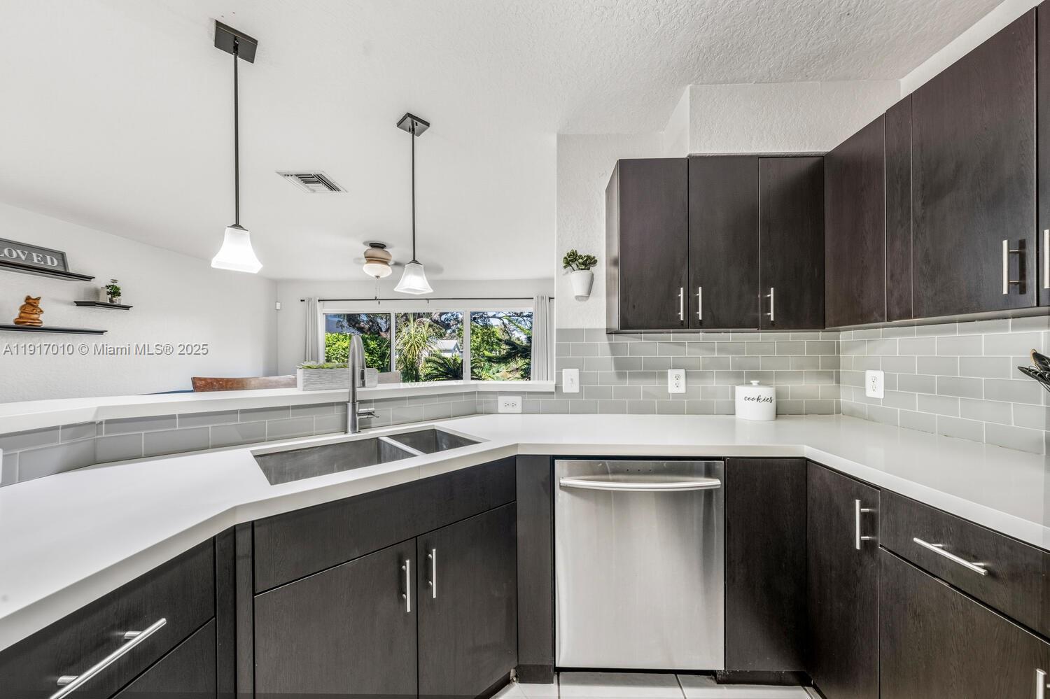 CORAL SPRINGS VILLAGE GRE - Residential