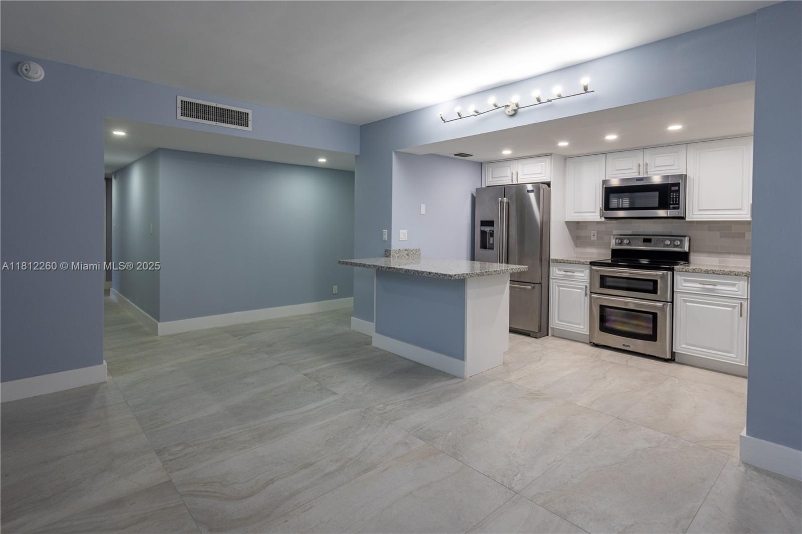 20350 W Country Club Dr PH24-4