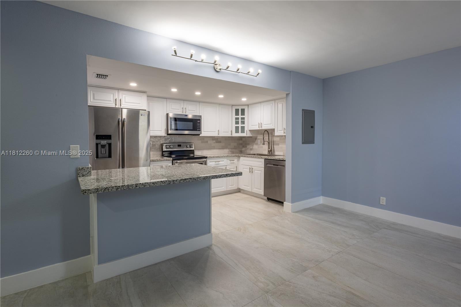 20350 W Country Club Dr PH24-4