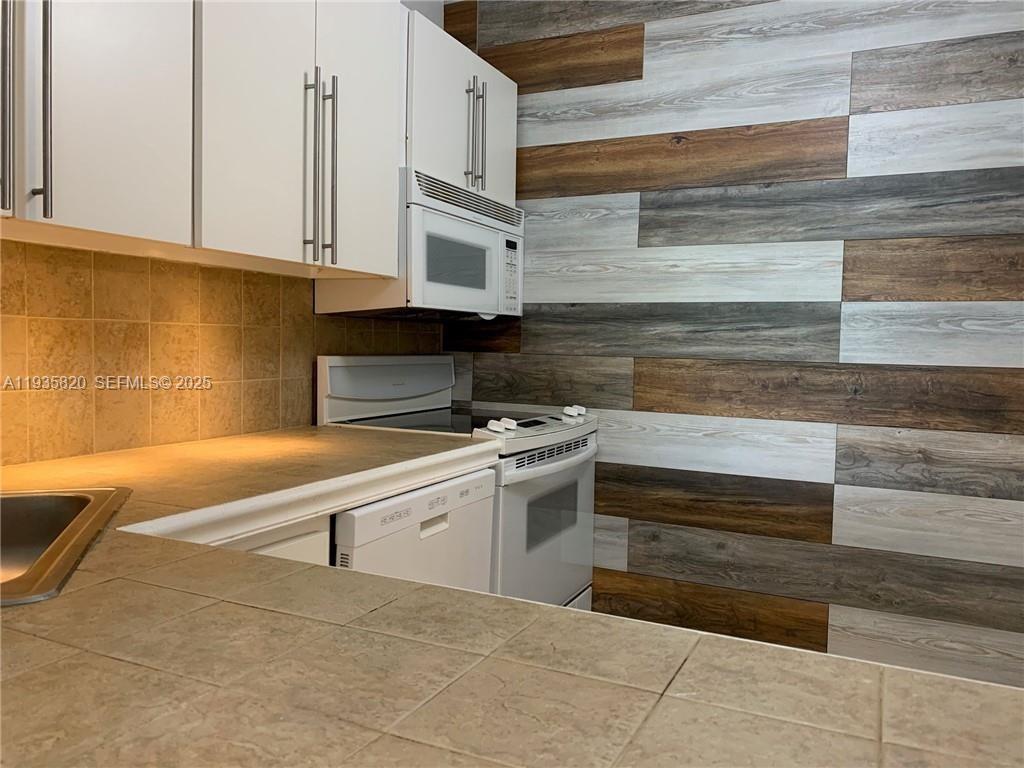 1455 N Treasure Dr 3O