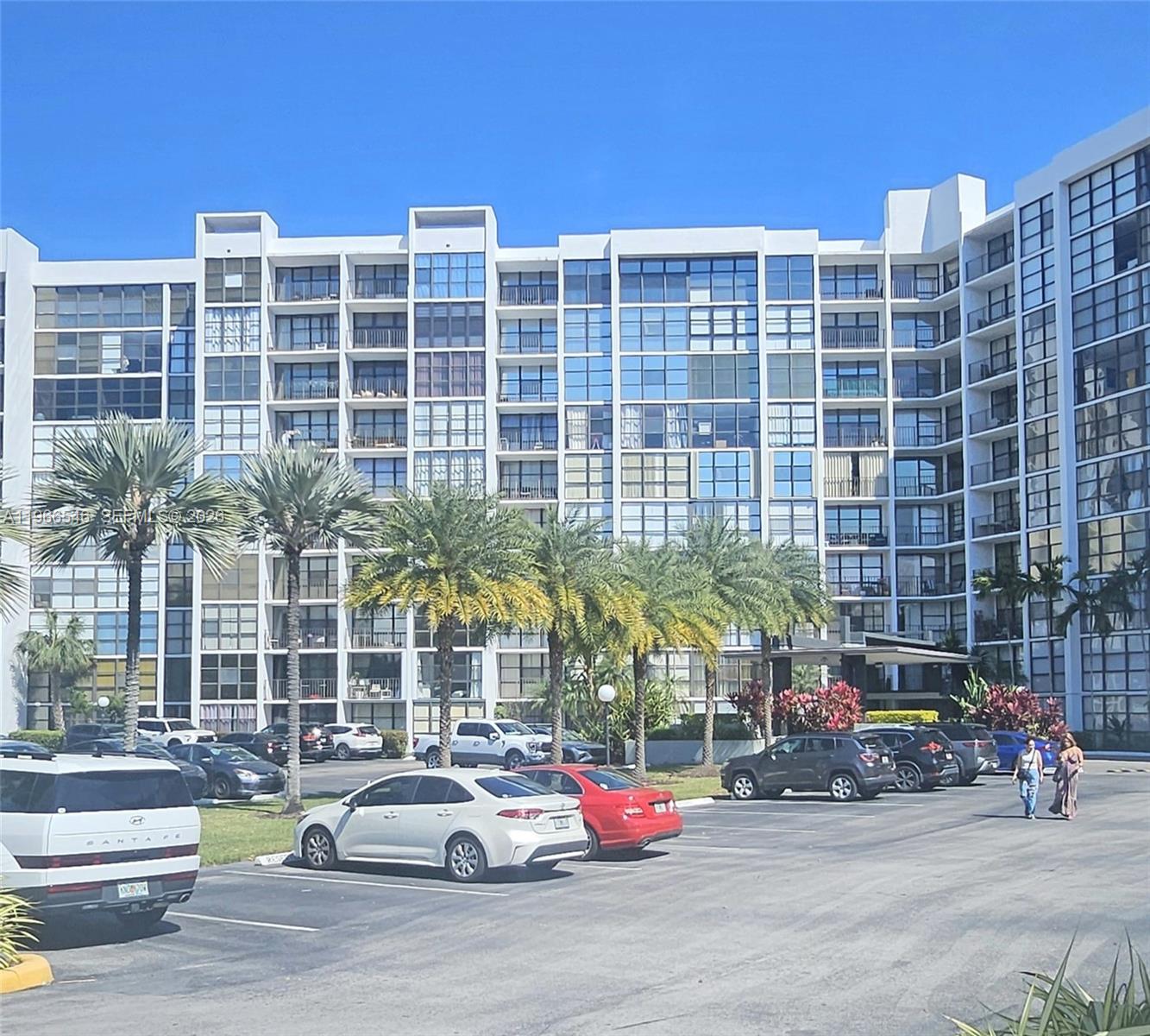 1000 Parkview Dr 605