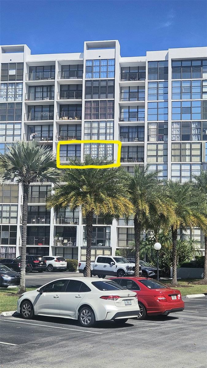 1000 Parkview Dr 605