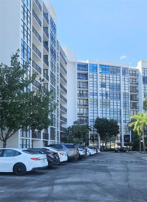 Photo of 1000 Parkview Dr #605, Hallandale Beach, FL 33009 (MLS # A11966546)