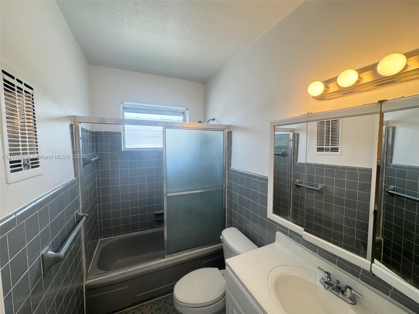 462 Golden Isles Dr 301