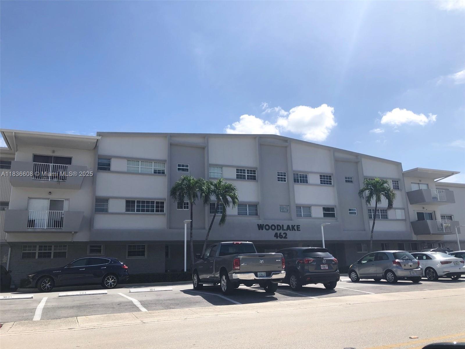 462 Golden Isles Dr 301