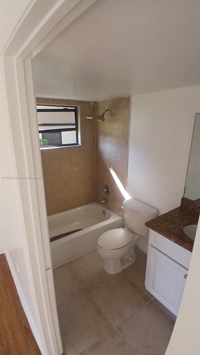 PALM BEACH GRANDE CONDOMIN - Residential Lease