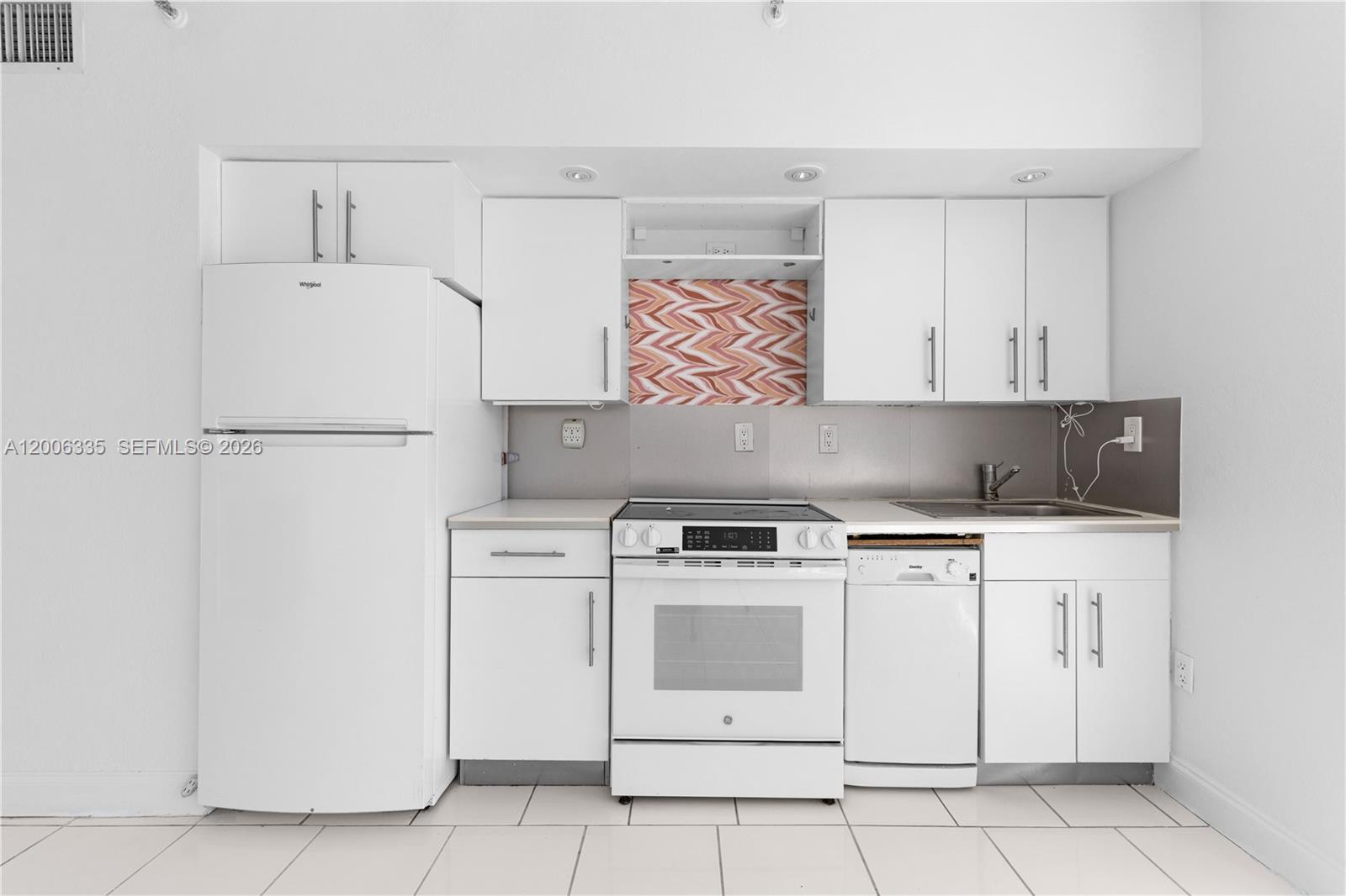 VENETIA CONDO - Residential