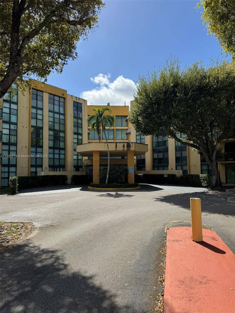 INTERNATIONAL PARK CONDO - Residential Lease