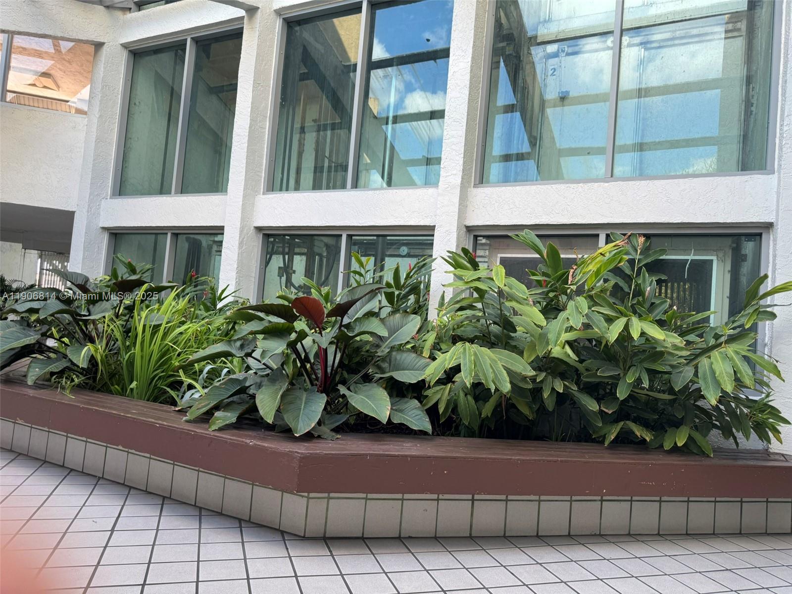 INTERNATIONAL PARK CONDO - Residential Lease