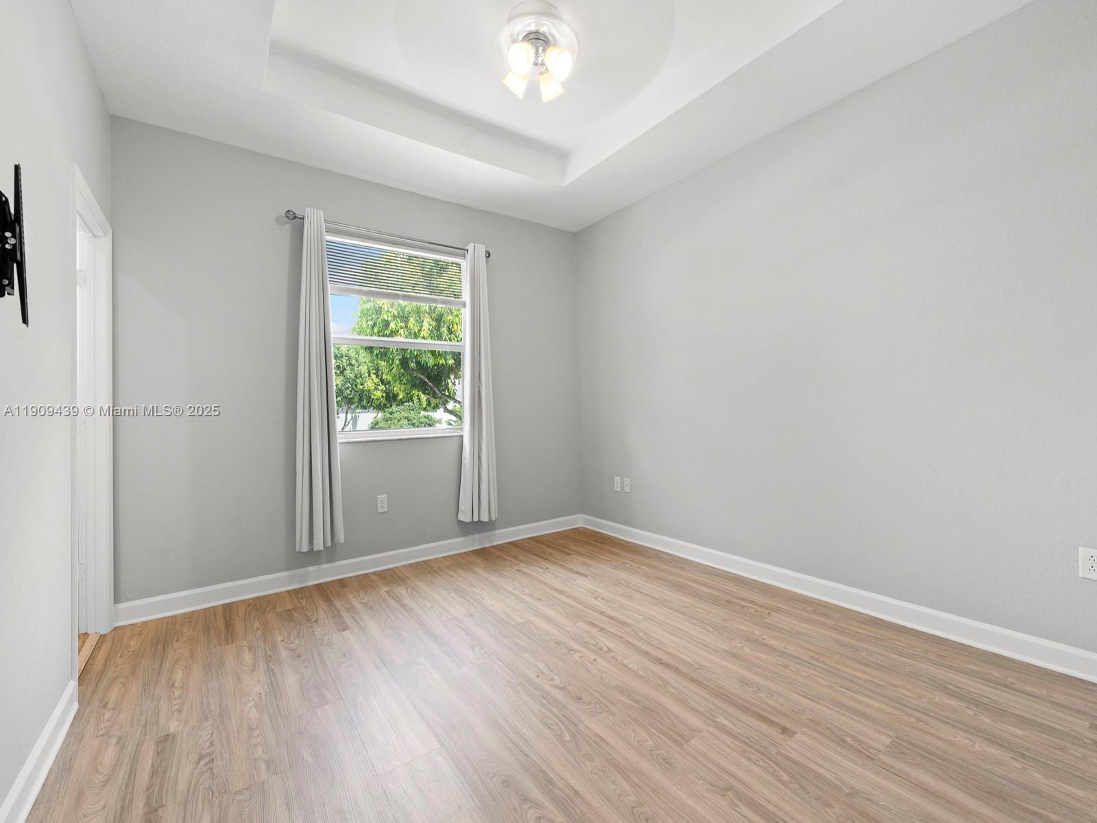 HOMESTEAD PARK OF COMMERC - Residential Lease