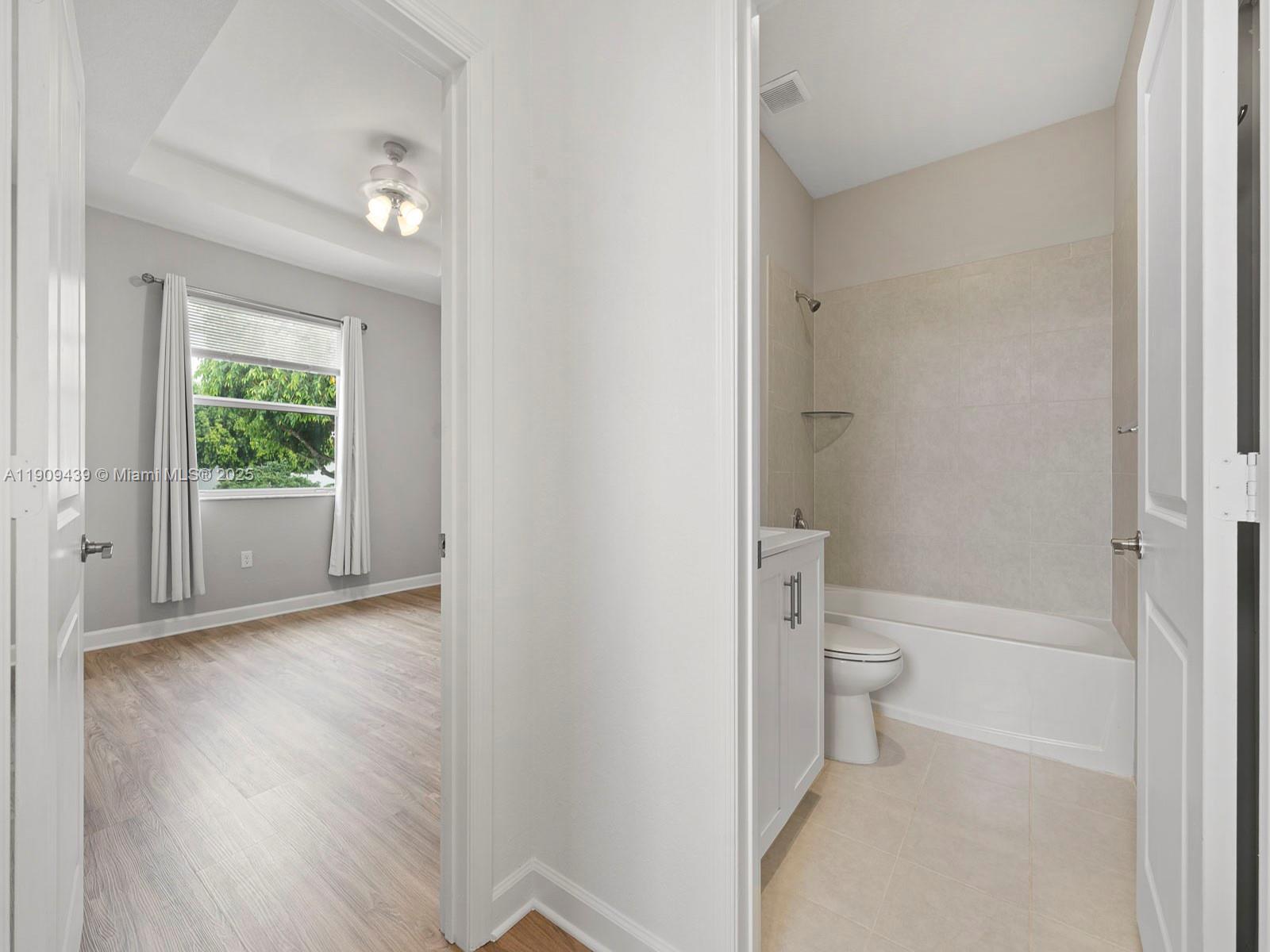 HOMESTEAD PARK OF COMMERC - Residential Lease